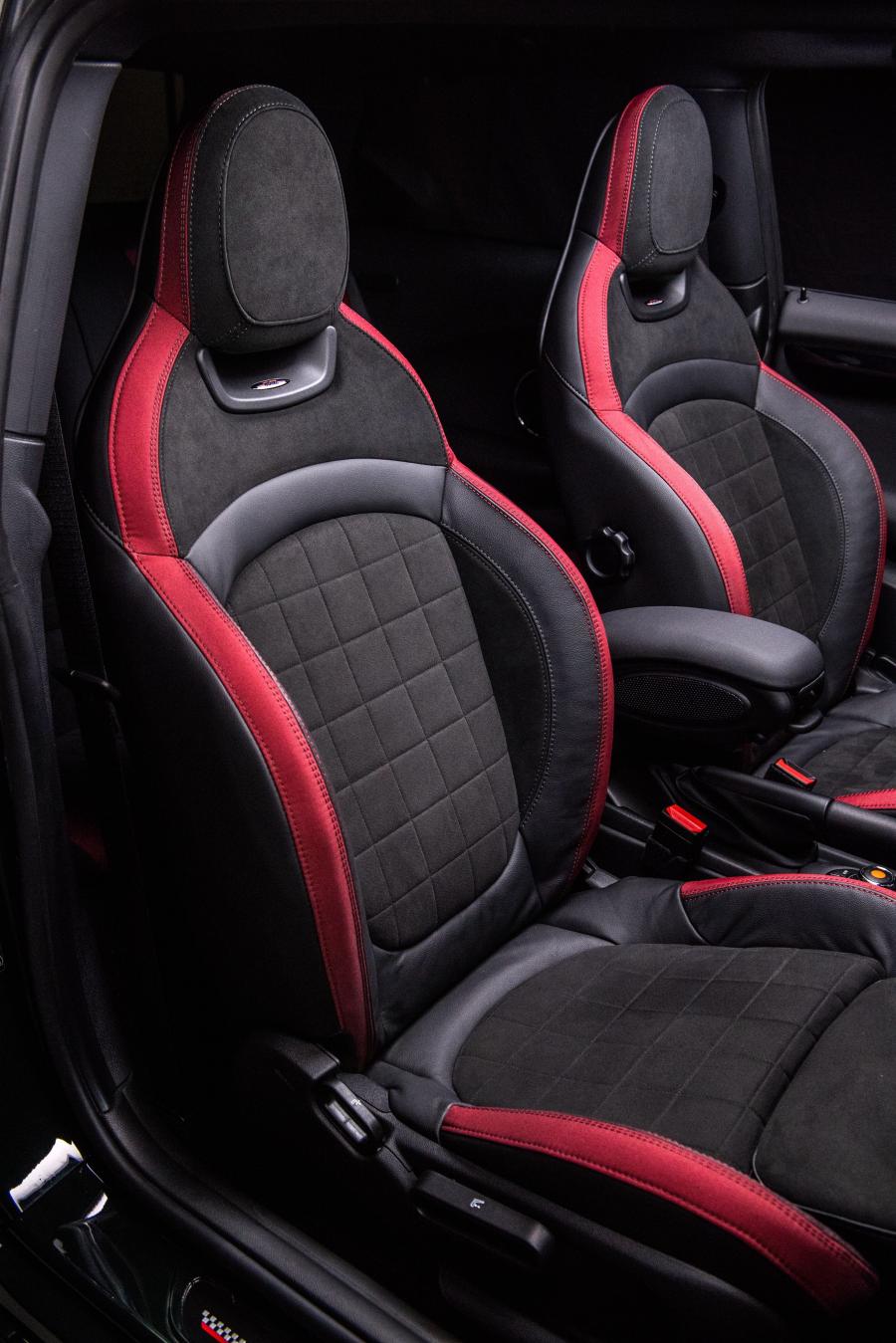 Интерьер Mini John Cooper Works (F56) 2018 года  (SG) (фото 16 из 19)